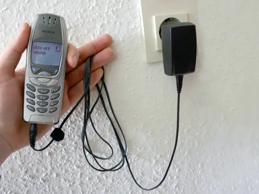 Telemóvel Nokia a carregar